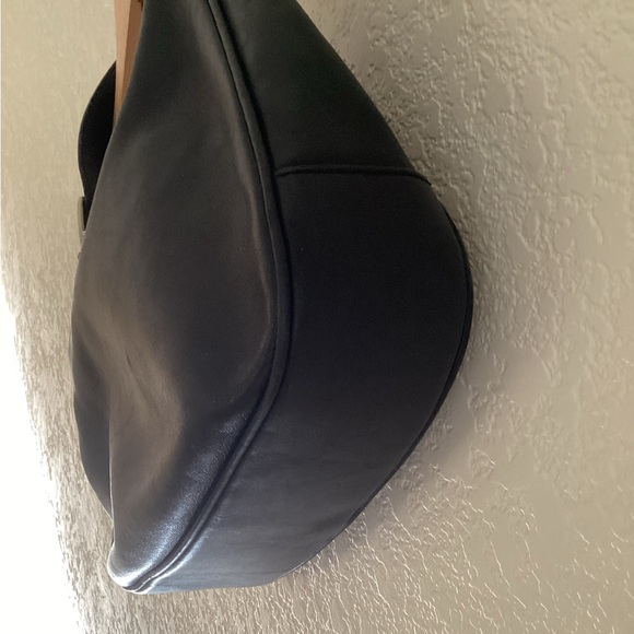 Vintage black leather Coach shoulder bag - Picture 5 of 9